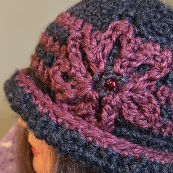 Elegant crochet derby rolled rim medium acrylic thick yarn new - Picture 2 of 7